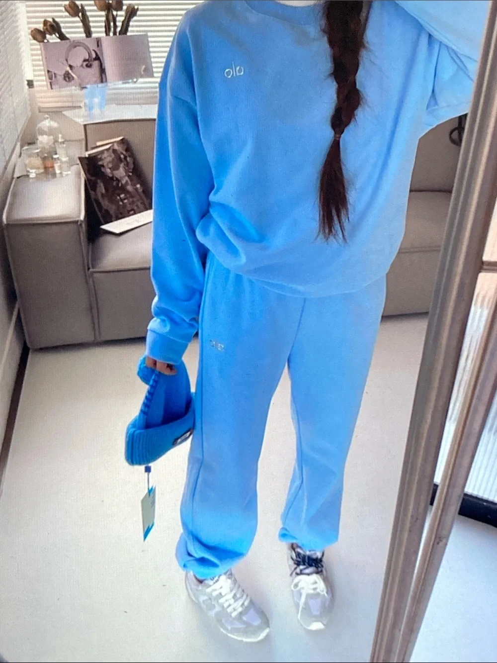 ALO Yoga Women's Light Blue Crewneck Sweatshirt & Joggers 2-piece Set
